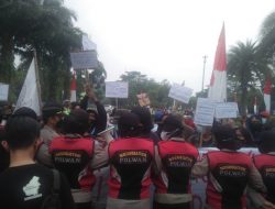 Demo Mahasiswa Warnai HUT Kabupaten Tangerang ke-389