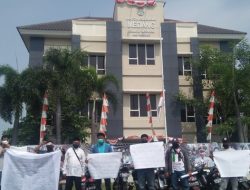 Pertanyakan Soal Ganti Rugi Penataan Jalan, Warga Geruduk Kantor Kelurahan Medang