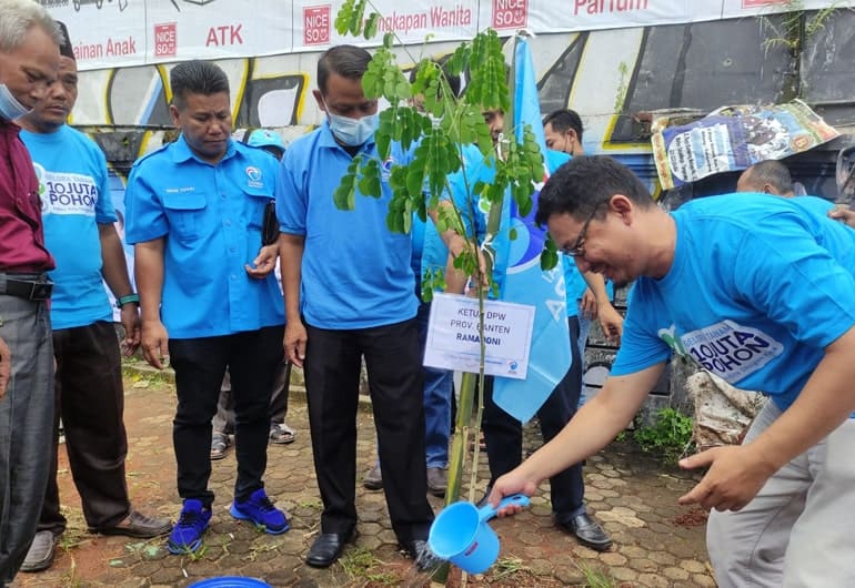 DPW partai Gelora Provinsi Banten meluncurkan program penanaman pohon 200 pohon per desa/kelurahan se-Provinsi Banten untuk 2 tahun ke depan.