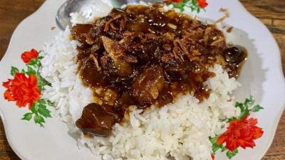 Nasi Jagal merupakan makanan khas dari Kota Tangerang. Lokasi warung nasi jagal berada di Kawasan Rumah Potong Hewan Kota Tangerang.