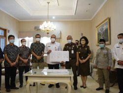Ketua DPRD Dampingi Bupati Tangerang Serahkan  Hibah Lahan Untuk Sarana Pendidikan ke Kajati Banten