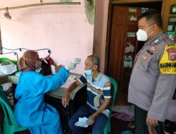 Polsek Legok Gelar Vaksinasi Door to Door Sasar Lansia dan Penerima Booster