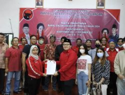 Diantar Puluhan Milenial, Abraham Resmi Daftar Caleg DPRD Banten