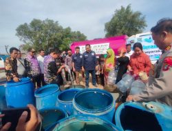 Bantu Warga Terdampak Kekeringan, PWI dan Perumdam TKR Salurkan 15 Ribu Liter Air Bersih  di Pakuhaji
