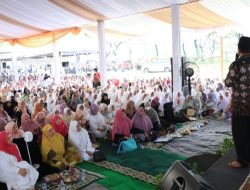 Hadiri Pengajian Akbar di MRRJ Pagedangan, Sekda: Majelis Taklim Garda Terdepan Pembangunan Akhlak Masyarakat