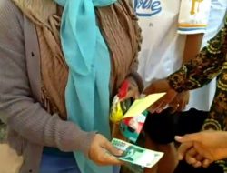 Viral Video Timses Mad Romli Bagi-bagi Uang, Bawaslu Turun Tangan