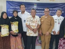 DPKP Kabupaten Tangerang Salurkan Bantuan Pangan Beras Fortivikasi 7.350 Kg di 7 Desa Daerah Rentan Rawan Pangan di Kecamatan Kosambi 