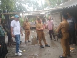 Rumah Warga Roboh Terkena Puting Beliung, Camat Mauk Tinjau Lokasi 