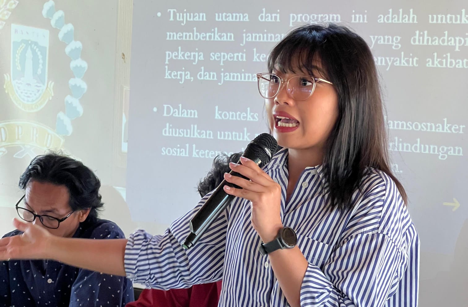 drg. Huga dan Abraham ajak warga Banten terlibat aktif dalam Raperda Jamsosnaker untuk perlindungan pekerja yang lebih baik.