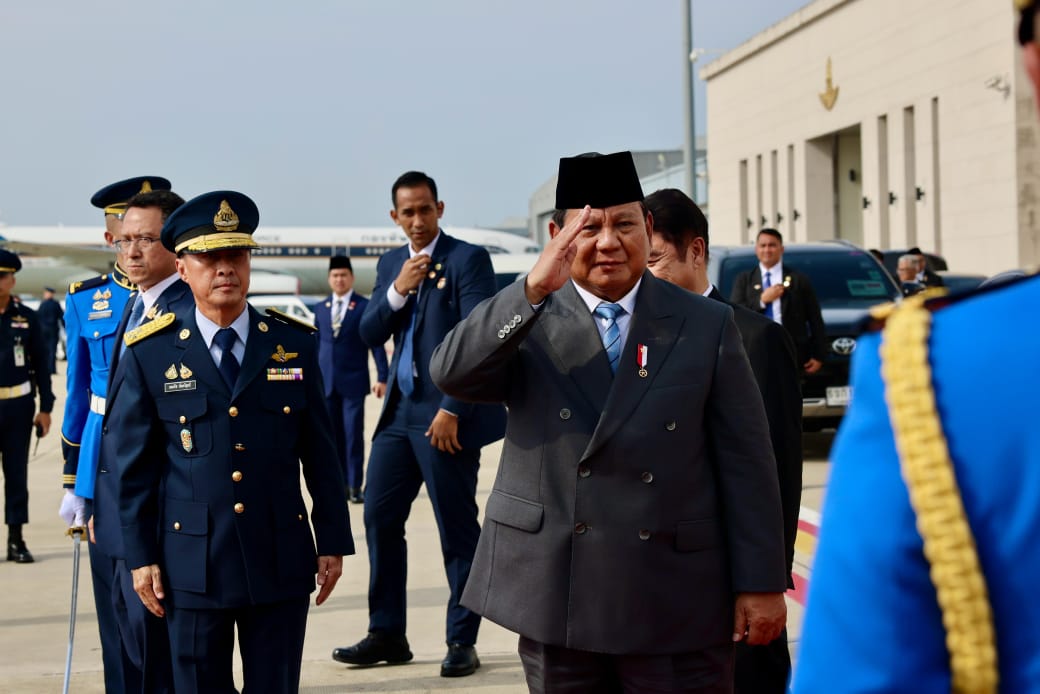 Survei IPO menunjukkan 81% masyarakat puas dengan kebijakan Presiden Prabowo, meski tantangan ekonomi masih menjadi perhatian utama.