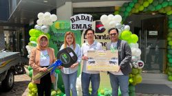 Pegadaian serahkan hadiah utama Badai Emas 2025, termasuk mobil Daihatsu Gran Max, sebagai apresiasi bagi nasabah setia
