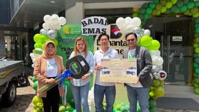 Pegadaian serahkan hadiah utama Badai Emas 2025, termasuk mobil Daihatsu Gran Max, sebagai apresiasi bagi nasabah setia