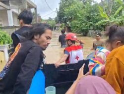 PMI Kabupaten Tangerang Evakuasi Korban Banjir dan Salurkan Bantuan Makanan 