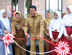 Bupati dan Wakil Bupati Tangerang Resmikan Halte Bus Sekolah Gratis