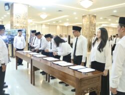 Menaker Lantik 976 ASN, Tekankan Semangat Belajar, Integritas, dan Kekompakan