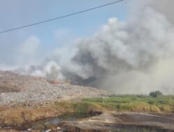 BNPB Kerahkan Helikopter Water Bombing untuk Padamkan Kebakaran TPA Jatiwaringin