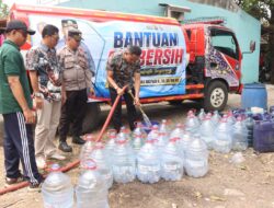 Polresta Tangerang Distribusikan Ribuan Liter Bantuan Air Bersih di Cikupa